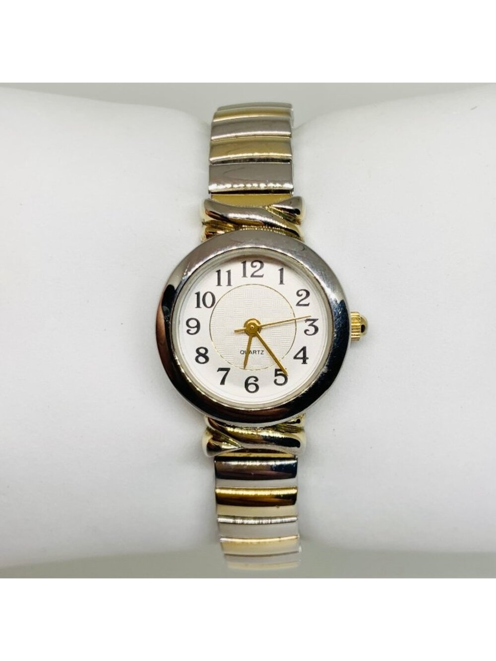 Women’s gold silver tone quartz analog watch 23mm round case 6.5” running